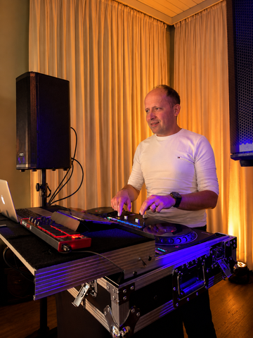 Pofilbild von DJ Ton-Artisten